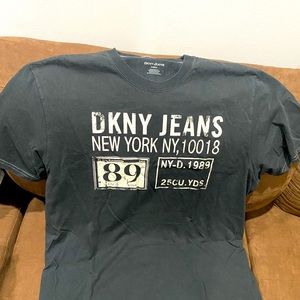 Dkny Mens tee shirt. Quality. Like new. Large. Vintage.